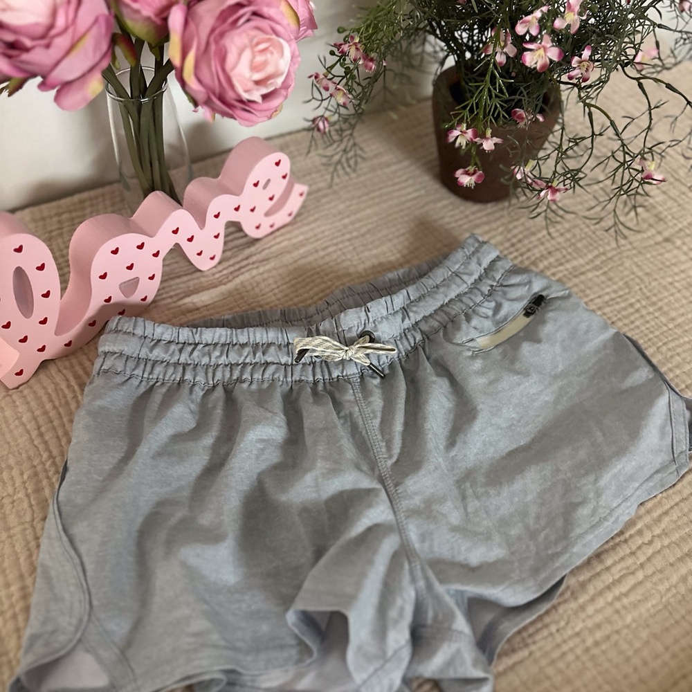 Vuori Clementine size small active shorts